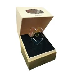 Krijoni kuti dhuratash kuti parfumesh të zbukuruara të letrës së artë